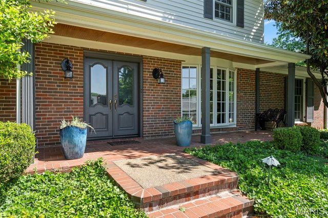 29 Thorndell Drive, St Louis, MO 63117