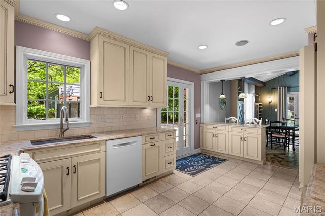 29 Thorndell Drive, St Louis, MO 63117