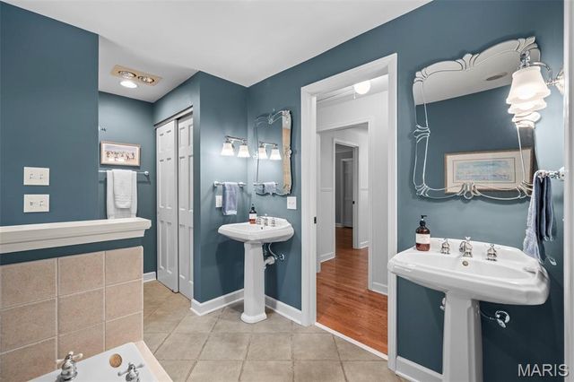 29 Thorndell Drive, St Louis, MO 63117