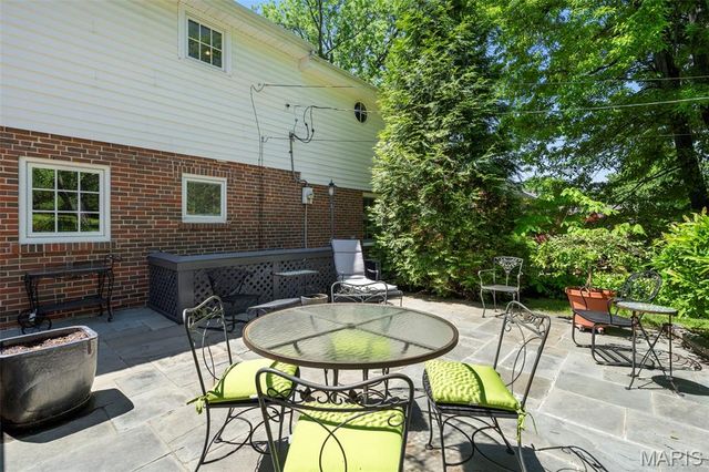 29 Thorndell Drive, St Louis, MO 63117