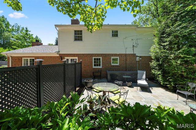 29 Thorndell Drive, St Louis, MO 63117