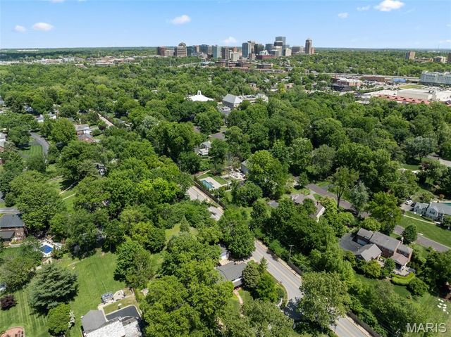 29 Thorndell Drive, St Louis, MO 63117