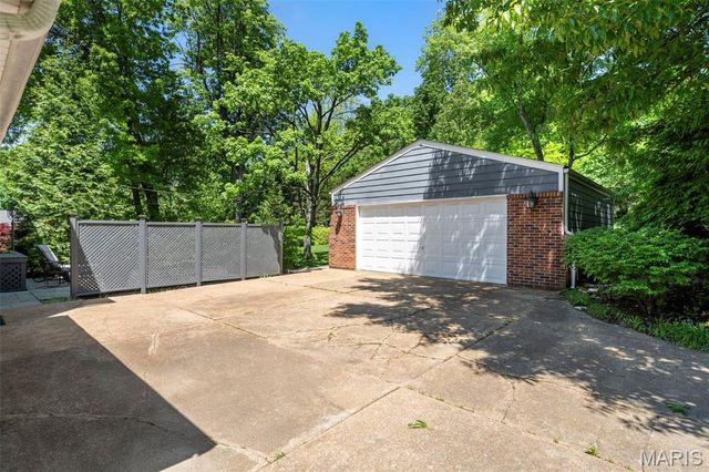 29 Thorndell Drive, St Louis, MO 63117