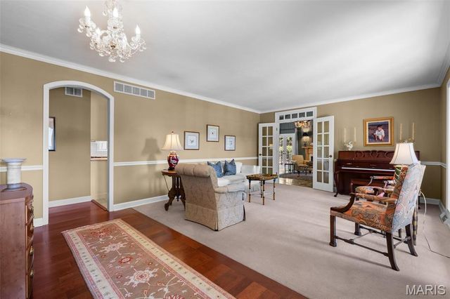 29 Thorndell Drive, St Louis, MO 63117