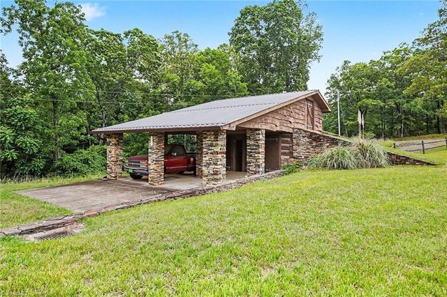 1413 Mission Road, Danbury, NC 27016