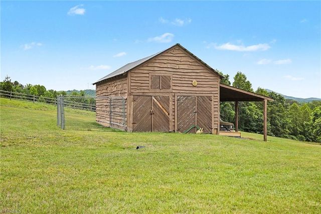 1413 Mission Road, Danbury, NC 27016