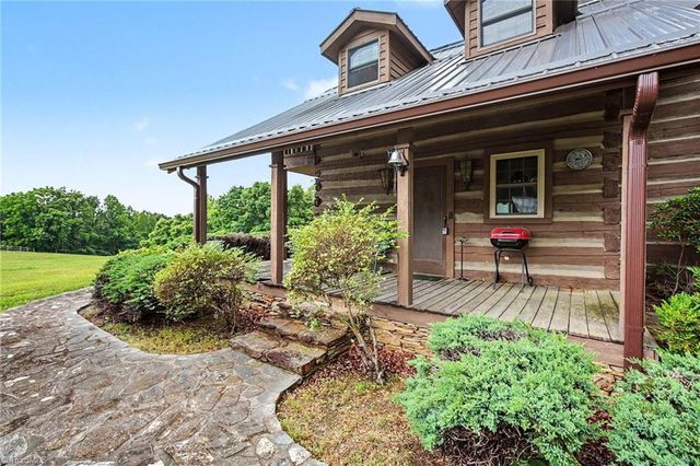 1413 Mission Road, Danbury, NC 27016