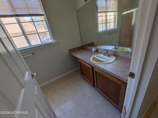 27 Cromwell Court, Manchester, NJ 08759