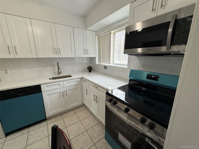 26 Cooper Road 811, Poughkeepsie, NY 12603