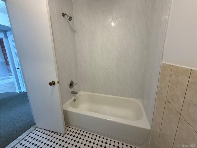 26 Cooper Road 811, Poughkeepsie, NY 12603