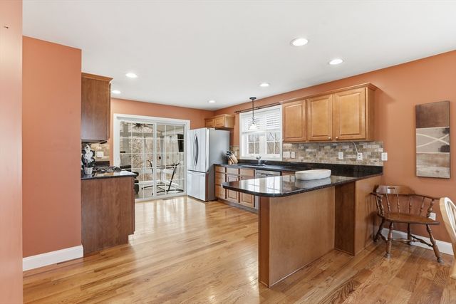 6 Spinnaker Cir, Haverhill, MA 01830