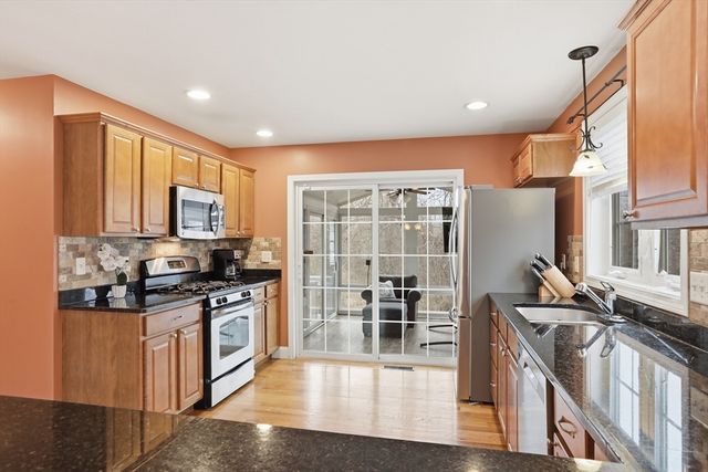 6 Spinnaker Cir, Haverhill, MA 01830