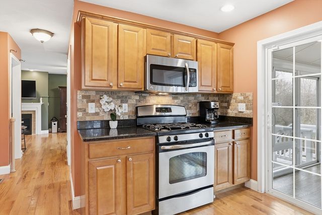 6 Spinnaker Cir, Haverhill, MA 01830