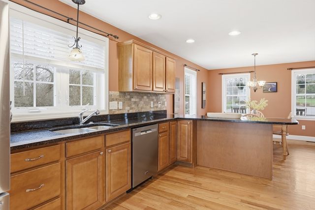 6 Spinnaker Cir, Haverhill, MA 01830