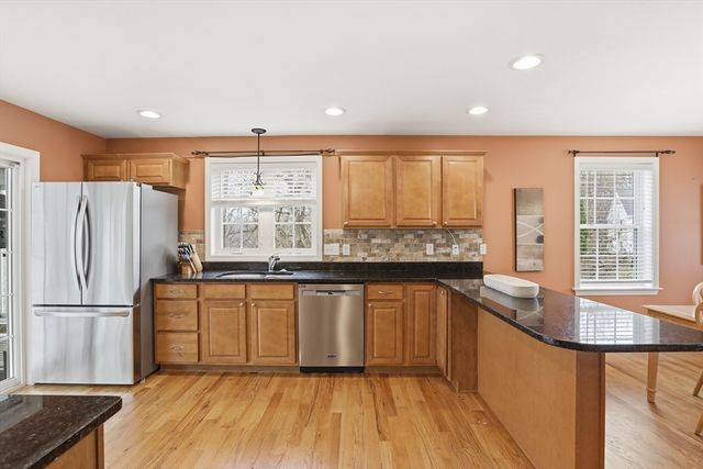 6 Spinnaker Cir, Haverhill, MA 01830