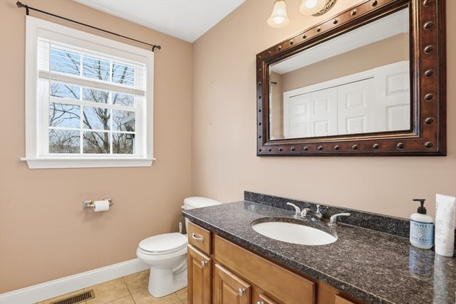 6 Spinnaker Cir, Haverhill, MA 01830