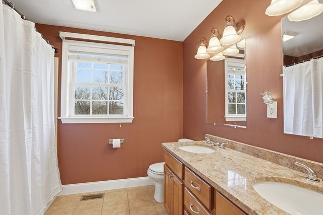 6 Spinnaker Cir, Haverhill, MA 01830