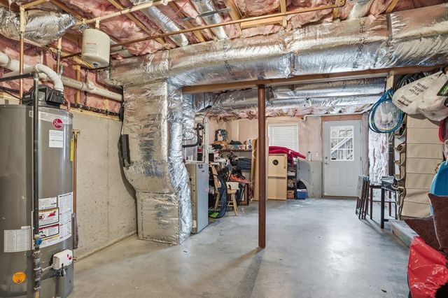 6 Spinnaker Cir, Haverhill, MA 01830