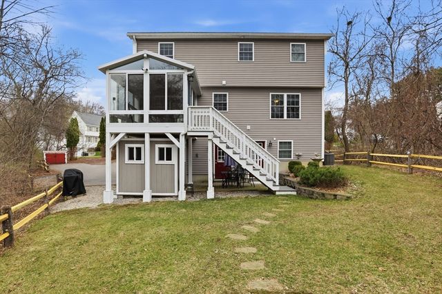 6 Spinnaker Cir, Haverhill, MA 01830