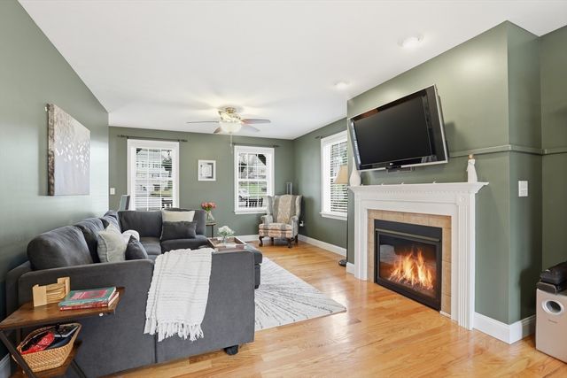 6 Spinnaker Cir, Haverhill, MA 01830