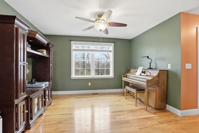 6 Spinnaker Cir, Haverhill, MA 01830