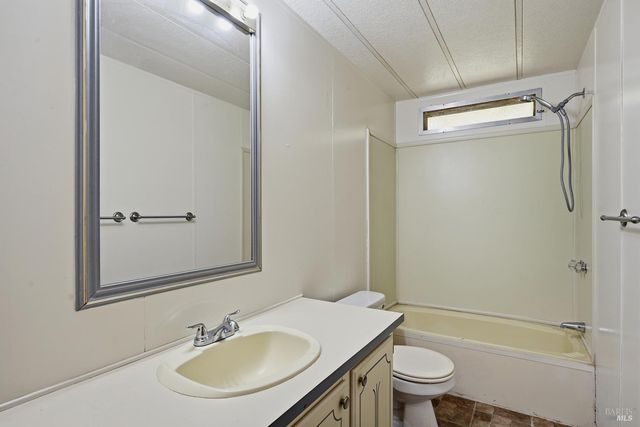 5139 Canterberry Dr, Kelseyville, CA 95451