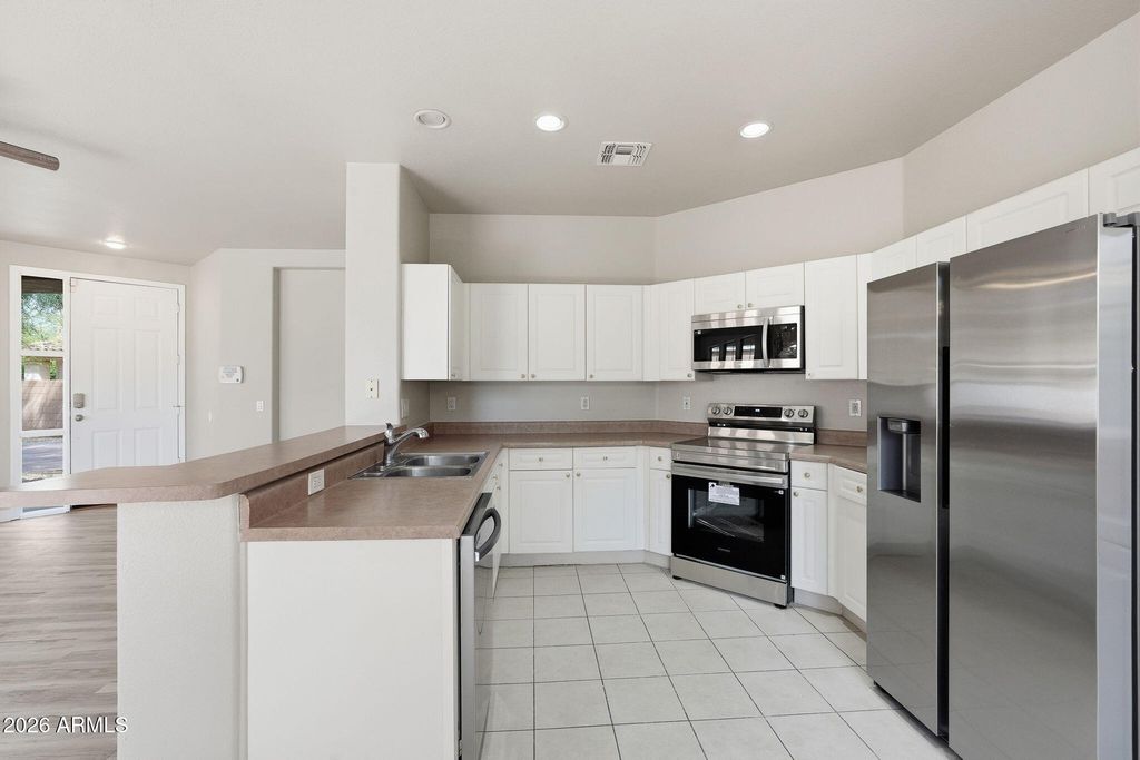 13557 W CYPRESS Street, Goodyear, AZ 85395 — photo 2