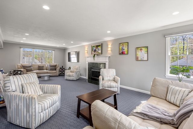 57 Bouffard Dr, Marlborough, MA 01752