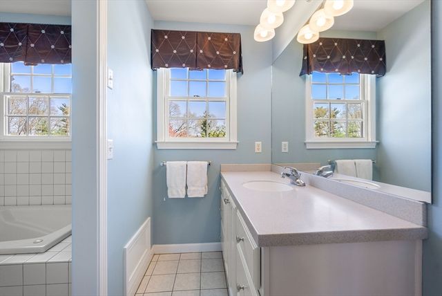 57 Bouffard Dr, Marlborough, MA 01752