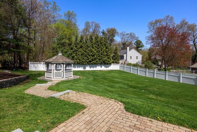 57 Bouffard Dr, Marlborough, MA 01752