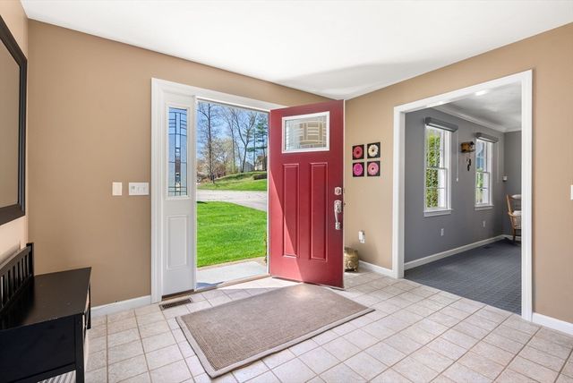 57 Bouffard Dr, Marlborough, MA 01752