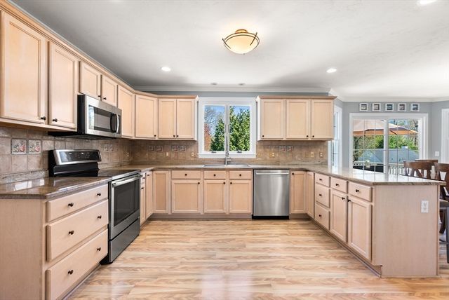 57 Bouffard Dr, Marlborough, MA 01752