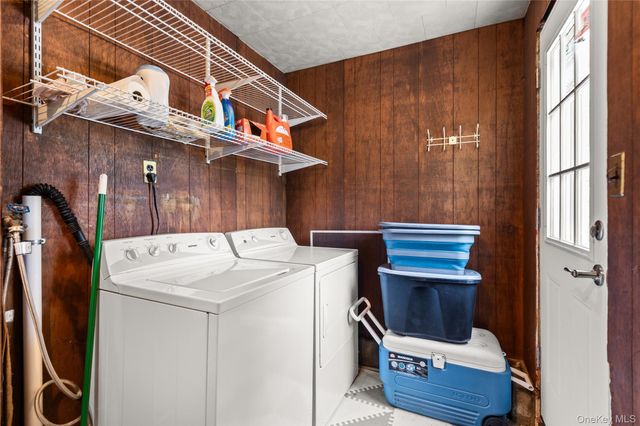 18 Campbell Lane, East Islip, NY 11730