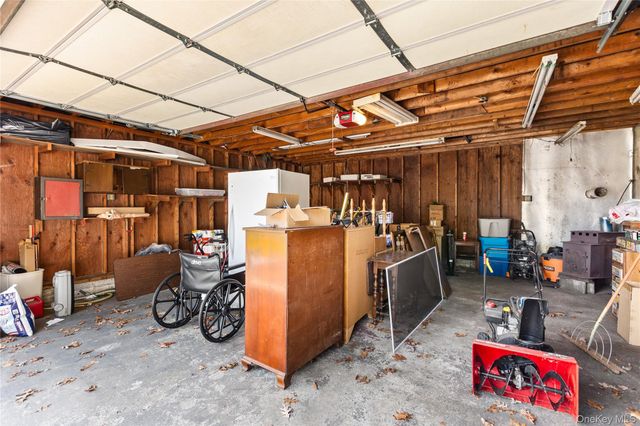 18 Campbell Lane, East Islip, NY 11730