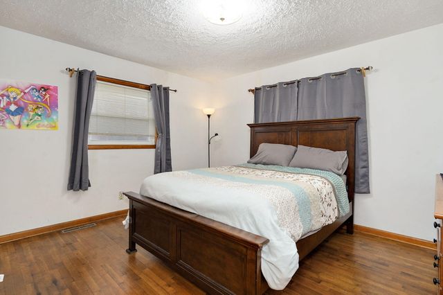 853 W Whiteside Street, Springfield, MO 65807