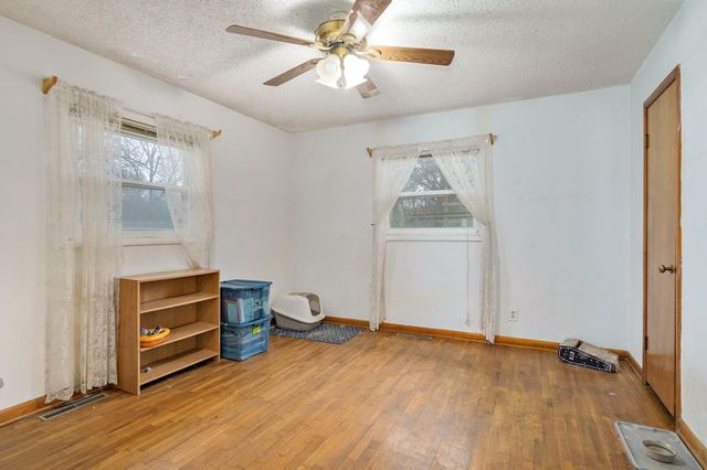 853 W Whiteside Street, Springfield, MO 65807