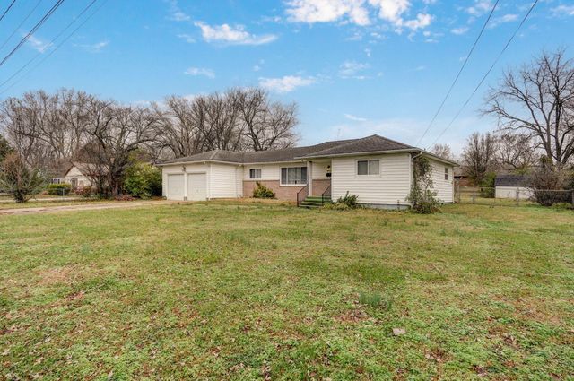 853 W Whiteside Street, Springfield, MO 65807