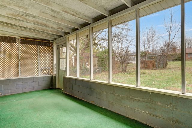 853 W Whiteside Street, Springfield, MO 65807