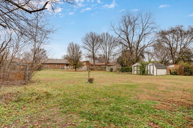 853 W Whiteside Street, Springfield, MO 65807