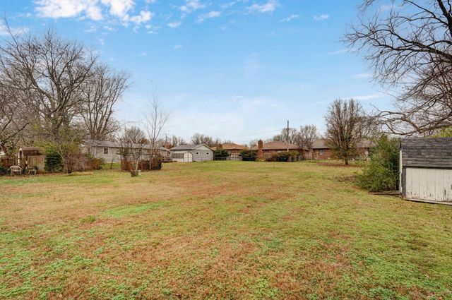 853 W Whiteside Street, Springfield, MO 65807