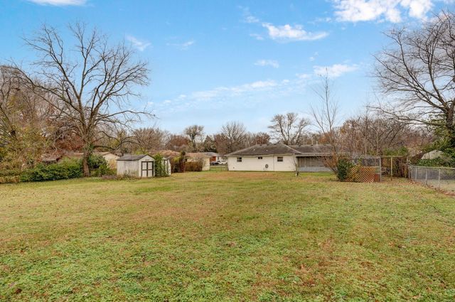 853 W Whiteside Street, Springfield, MO 65807