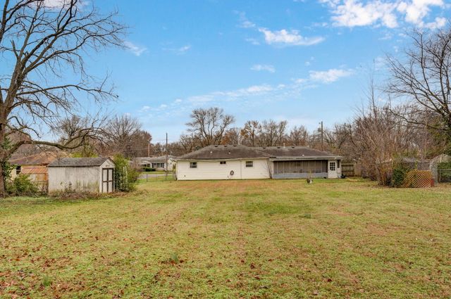 853 W Whiteside Street, Springfield, MO 65807