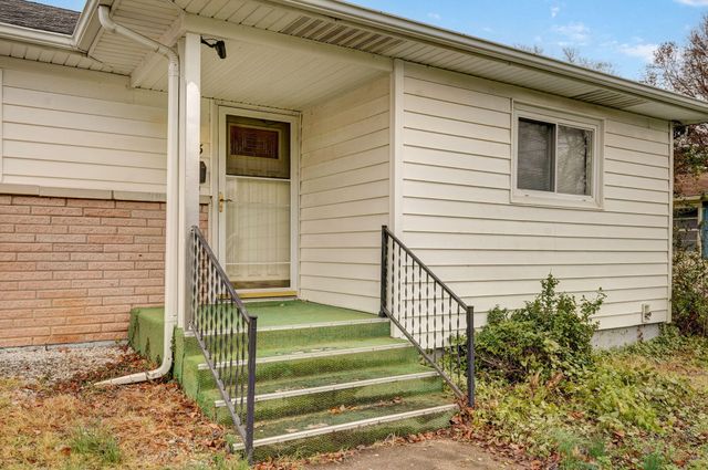 853 W Whiteside Street, Springfield, MO 65807