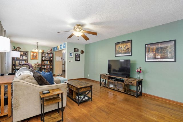 853 W Whiteside Street, Springfield, MO 65807