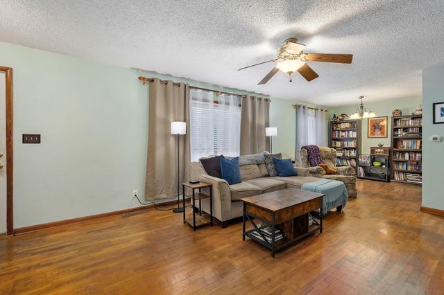 853 W Whiteside Street, Springfield, MO 65807