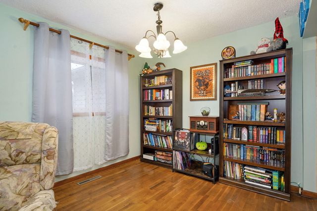 853 W Whiteside Street, Springfield, MO 65807