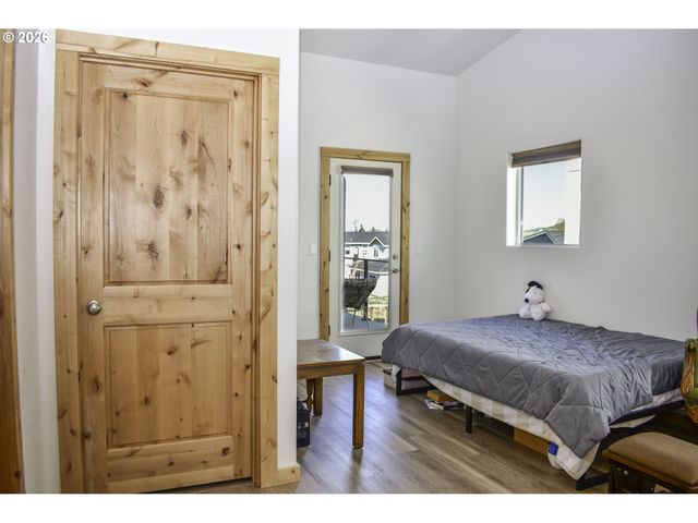 310 E RAPP Rd, Talent, OR 97540