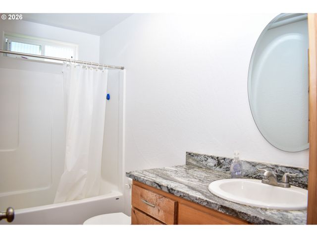 310 E RAPP Rd, Talent, OR 97540