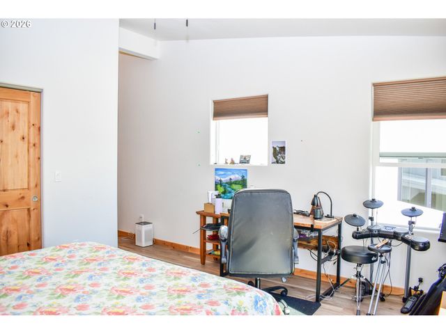 310 E RAPP Rd, Talent, OR 97540