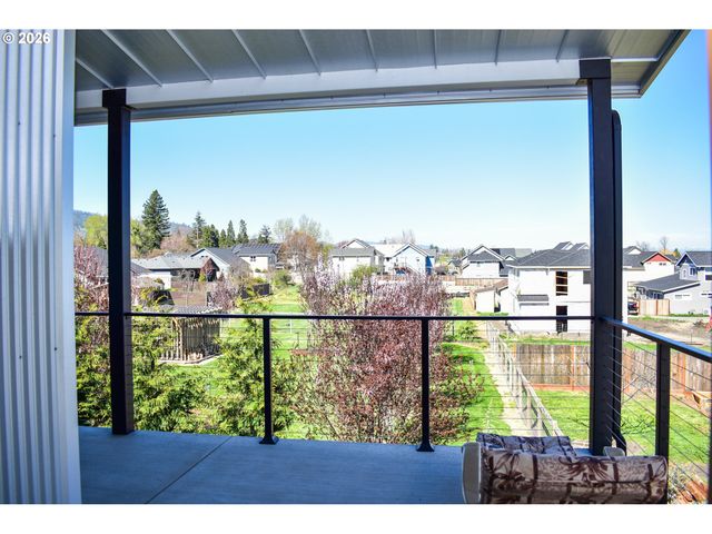 310 E RAPP Rd, Talent, OR 97540